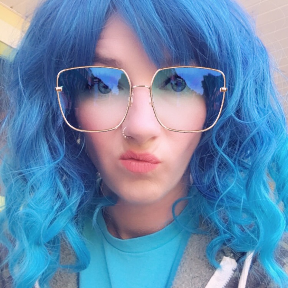 Meet your Posher, Casey